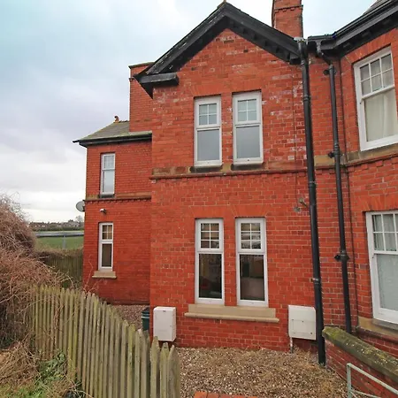 Large Period Chester Home Right On The Canal. Exterior photo