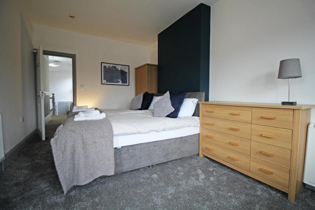 Large Period Right On The Canal. Holiday home *
