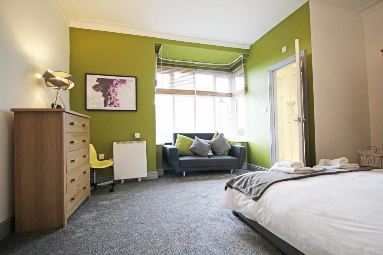 Large Period Right On The Canal. Holiday home *