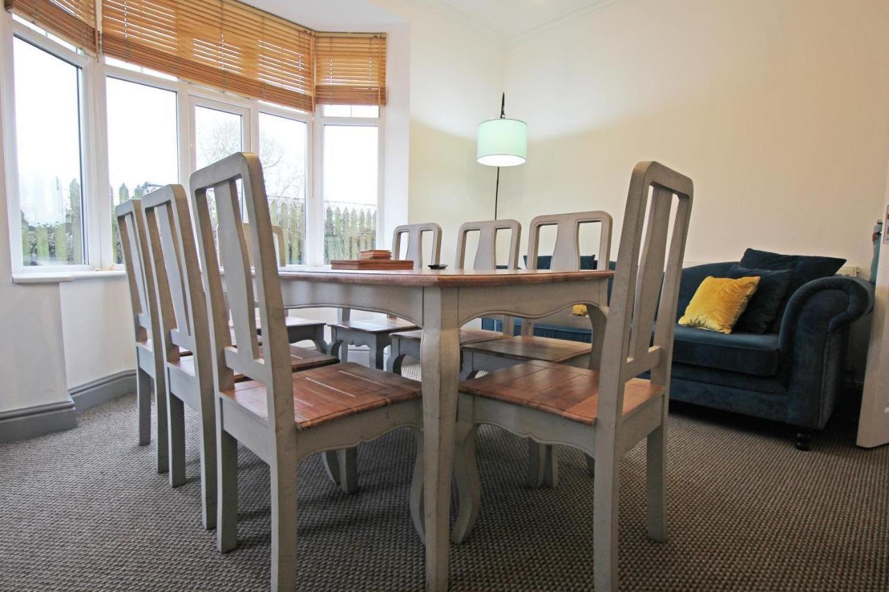 Large Period Right On The Canal. Holiday home *