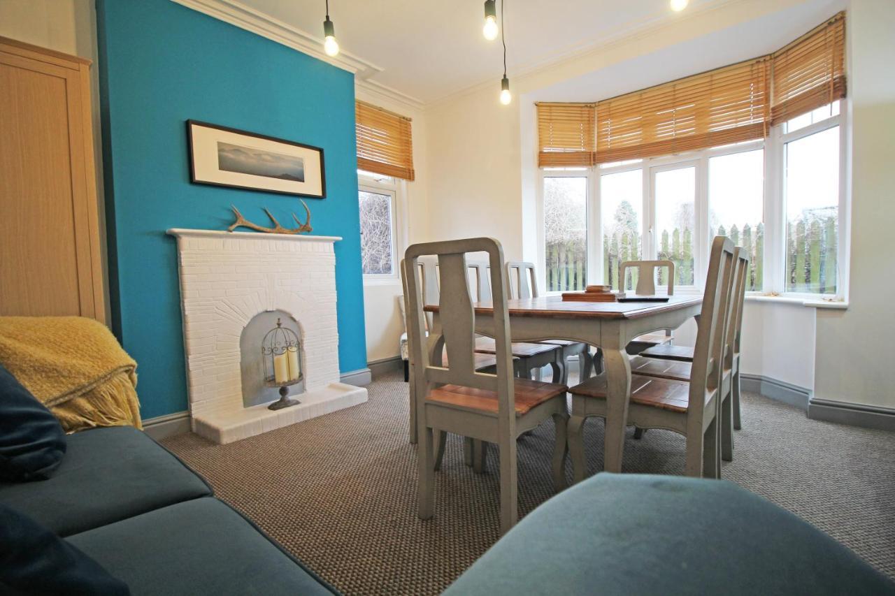 Large Period Right On The Canal. Holiday home Chester